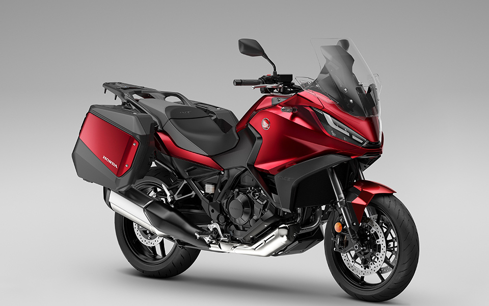 La NT1100, la motocicleta de turismo más popular de Europa, presenta dos llamativos colores nuevos para el modelo 24YM