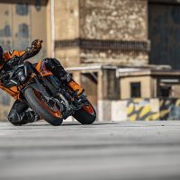 KTM 990 DUKE - Imagen 11