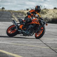 KTM 990 DUKE - Imagen 12