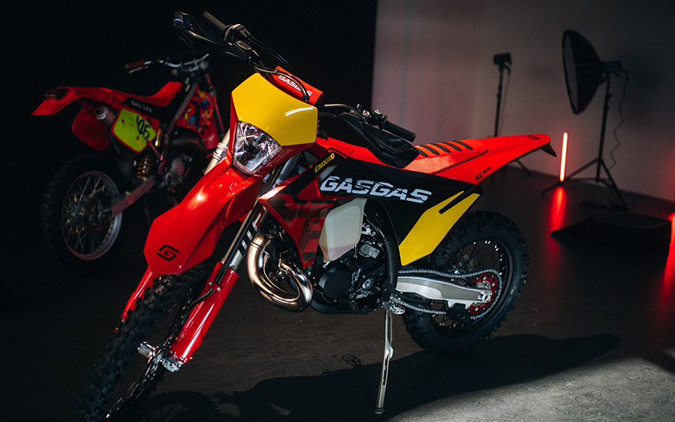 GASGAS PRESENTA UNA MOTO DE ENDURO DE 2 TIEMPOS DE EDICIÓN ESPECIAL: ¡LA EC 300 GP!